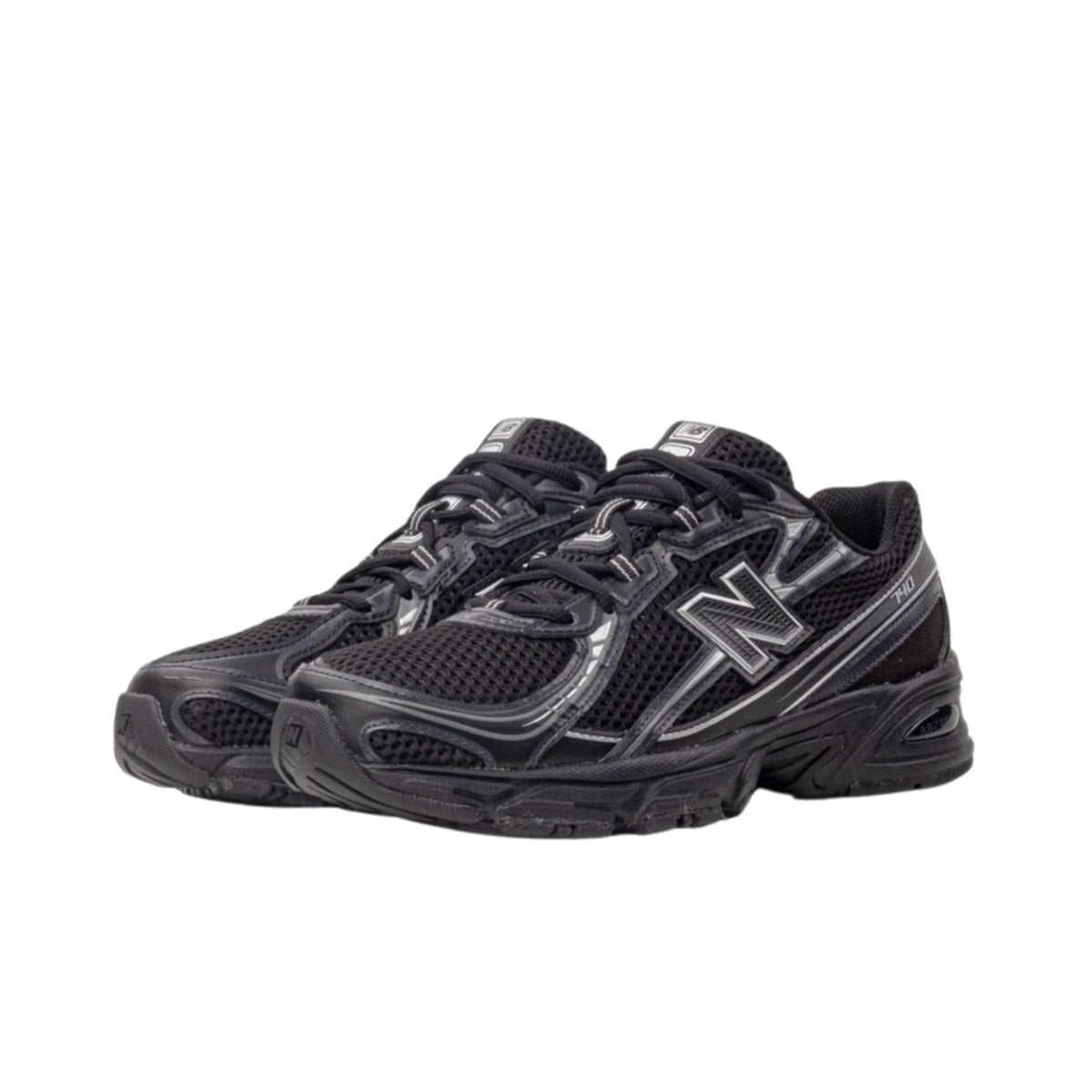 NEW BALANCE 740 SHOES - BLACK / SILVER METALLIC BM2