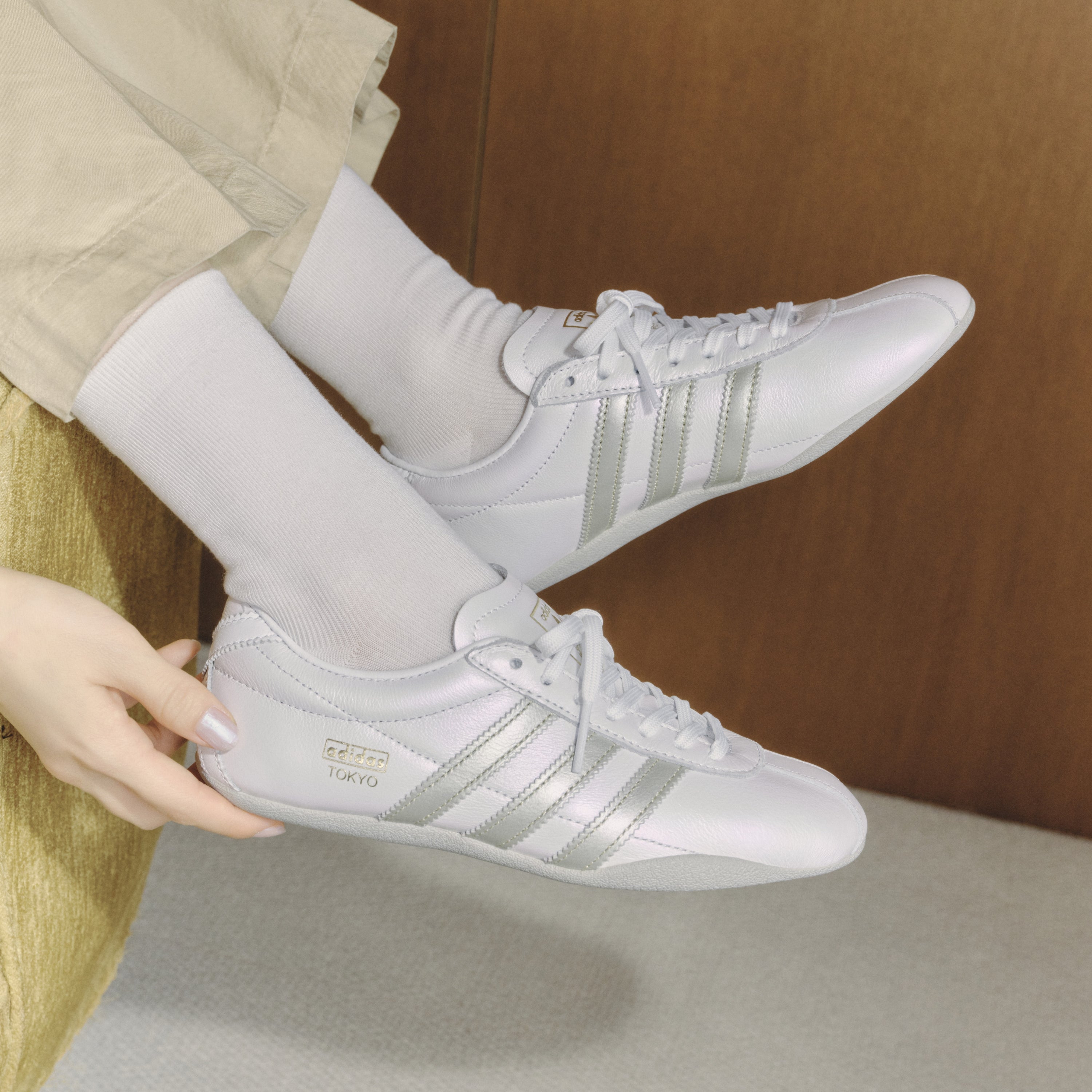 TOKYO W SHOES - FTWR WHITE/GOLD METAL – ABC-MART Việt Nam